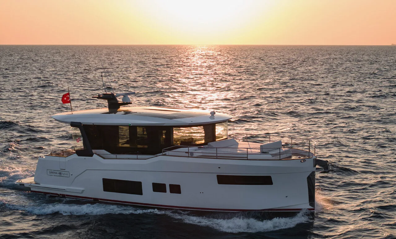 Sirena Marine Sirena 48 Coupe Hybrid used - photo 1