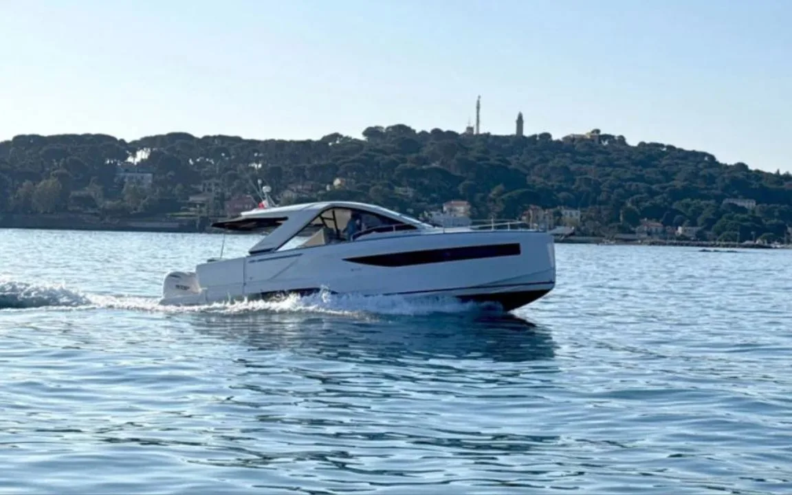 Jeanneau DB 37 OB used - photo 1