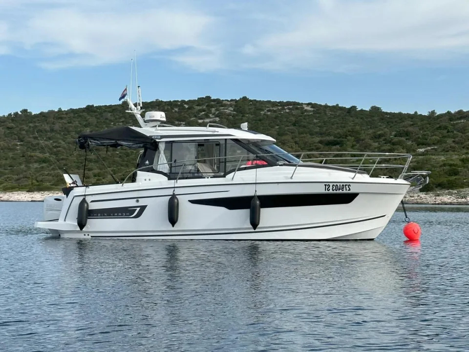 Jeanneau Merry Fisher 895 Offshore used - photo 1