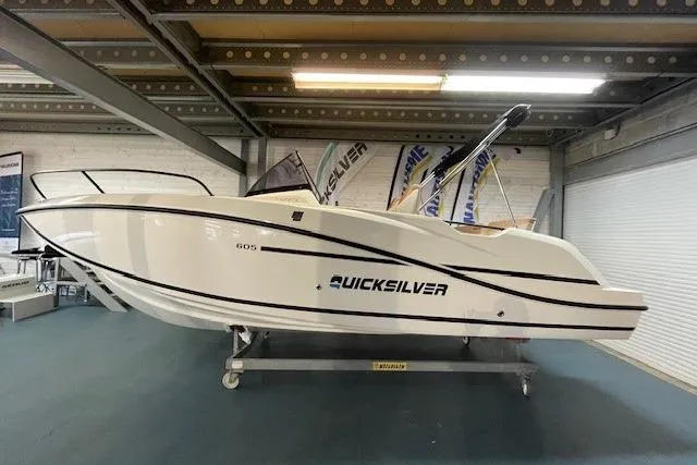 Quicksilver Activ 605 Sundeck gebraucht - Foto 1