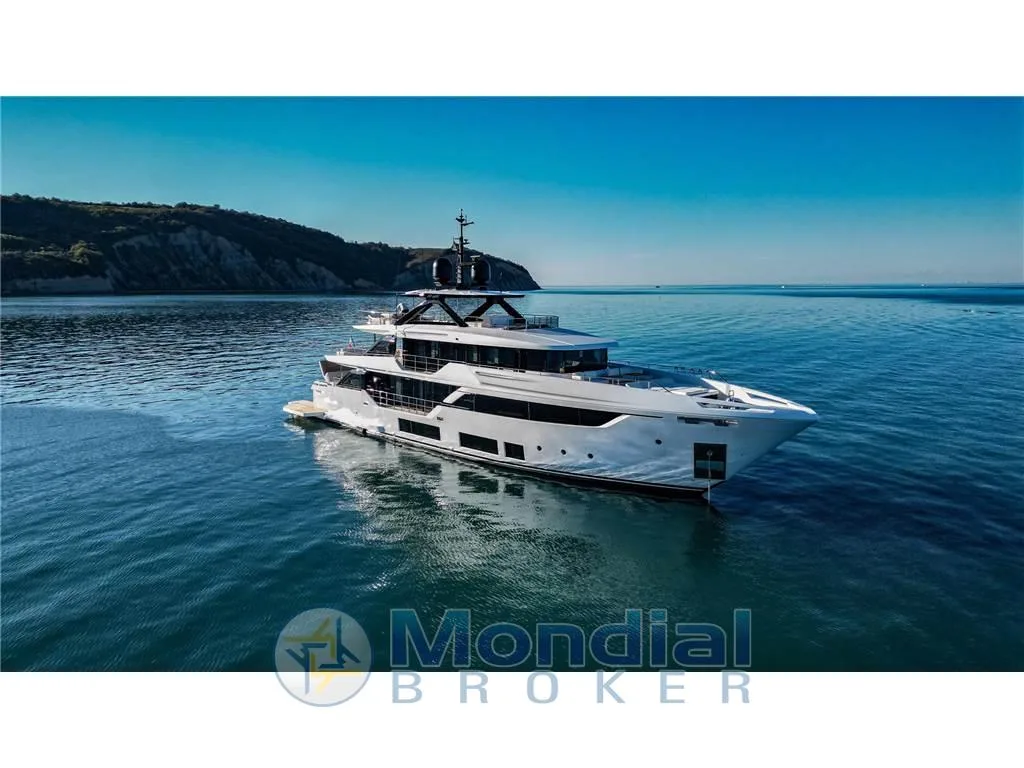 Custom Line Navetta 38 used - photo 1