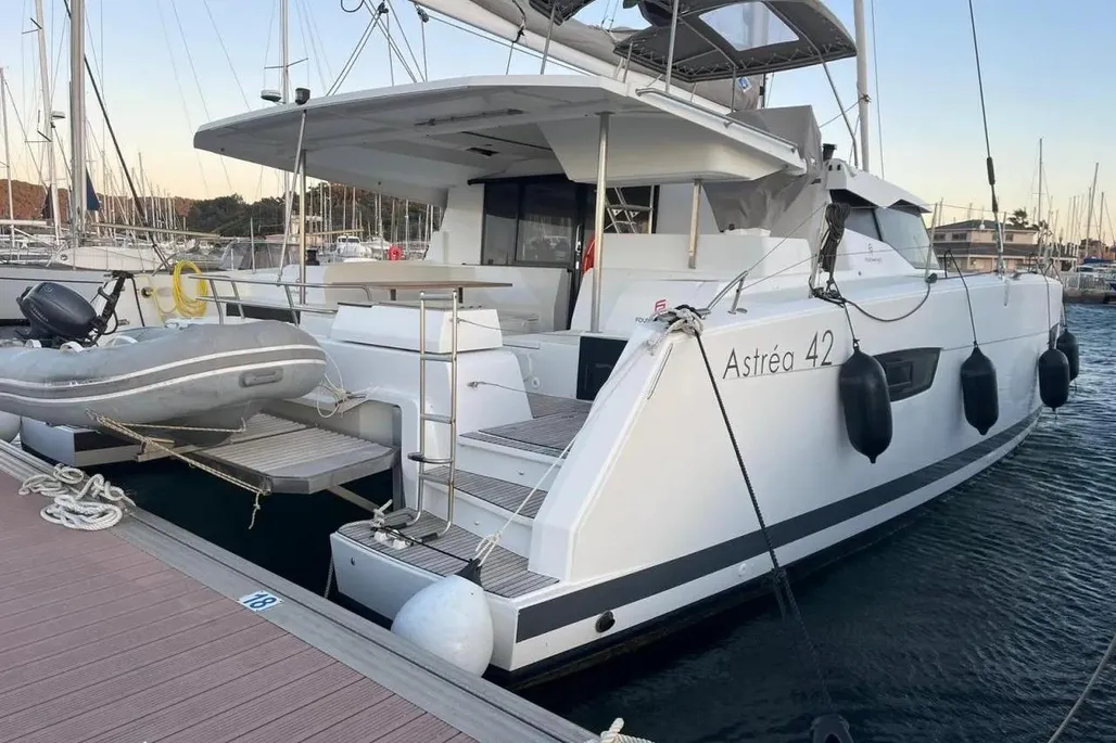 Fountaine Pajot Astrea 42 used - photo 1