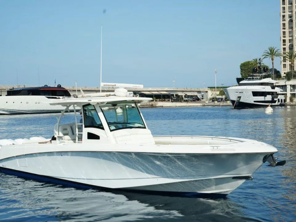 Boston Whaler 370 Outrage used - photo 1