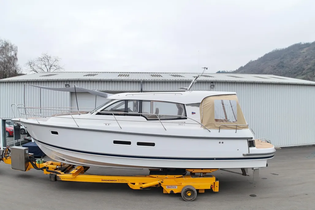 Nimbus 365 Coupe used - photo 1