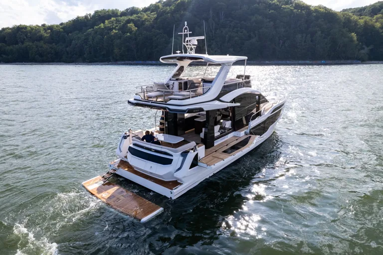 Galeon 560 Fly
