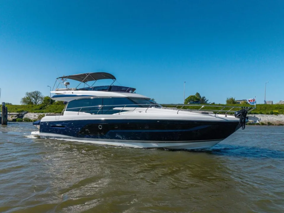 Prestige 590 Flybridge used - photo 1