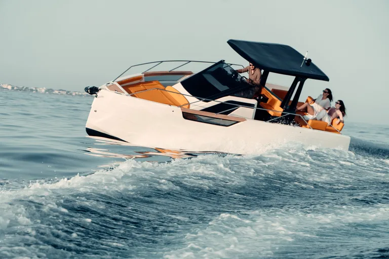 Nuva Yachts M9 Open