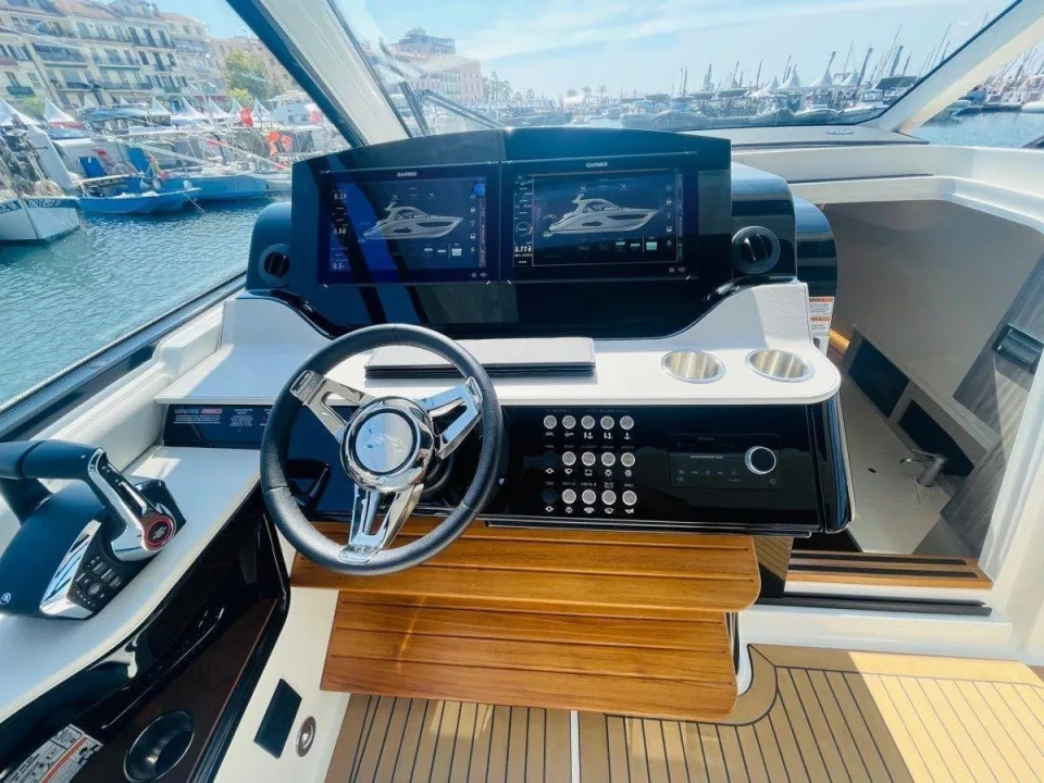 Sea Ray 370 Sundancer used - photo 1