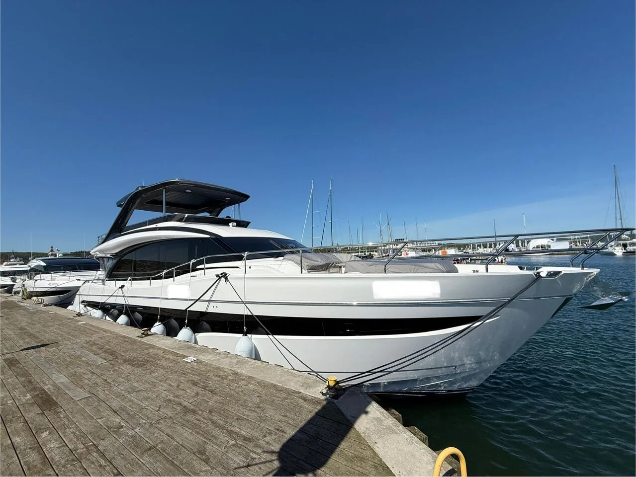 Princess Yachts Princess Y72 used - photo 1