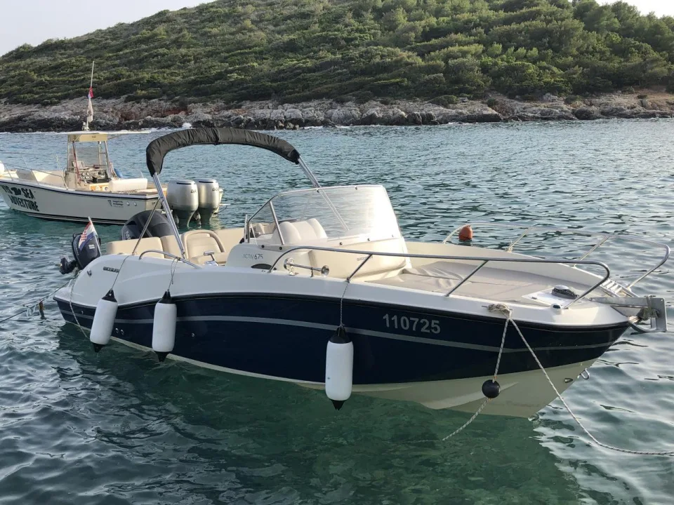 Quicksilver Activ 675 used - photo 1