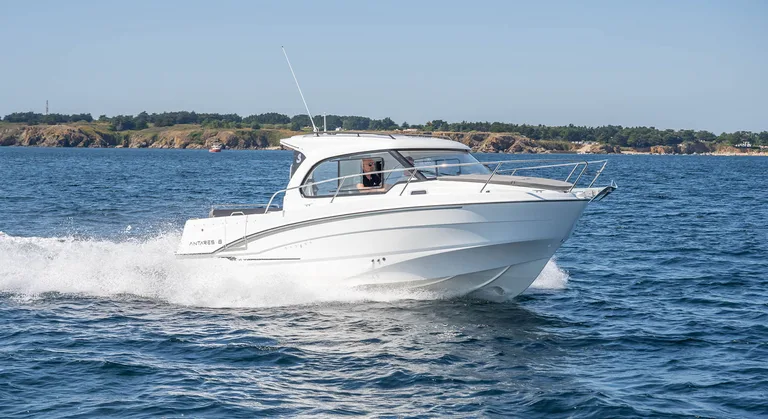 Beneteau Antares 8