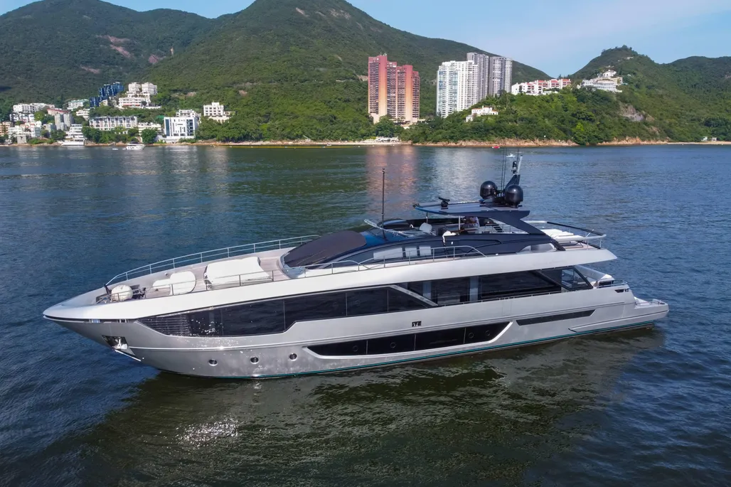 Riva 102' Corsaro used - photo 1