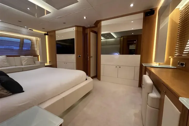 Sunseeker PREDATOR 84 used - hero image 11