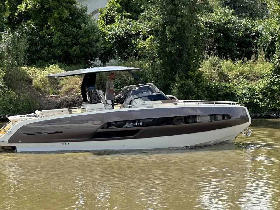 Invictus GT 320 used - photo 1