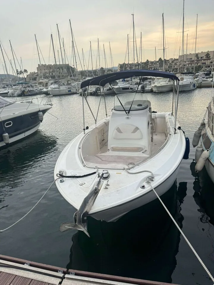 Boston Whaler Outrage 240 used - photo 1