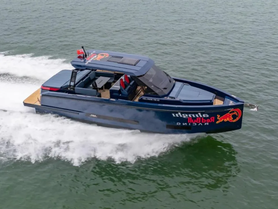 De Antonio D37 Alinghi Red Bull Racing used - photo 1
