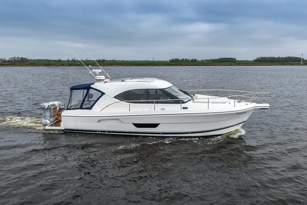Riviera 3600 Sport Yacht used - photo 1