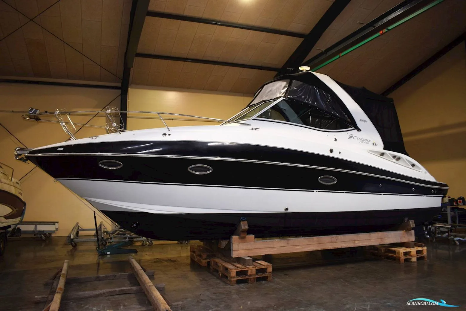 Cruiser Yachts 300 Express - Twin Volvo Penta D3/Udstyr - Diesel usato - foto 1