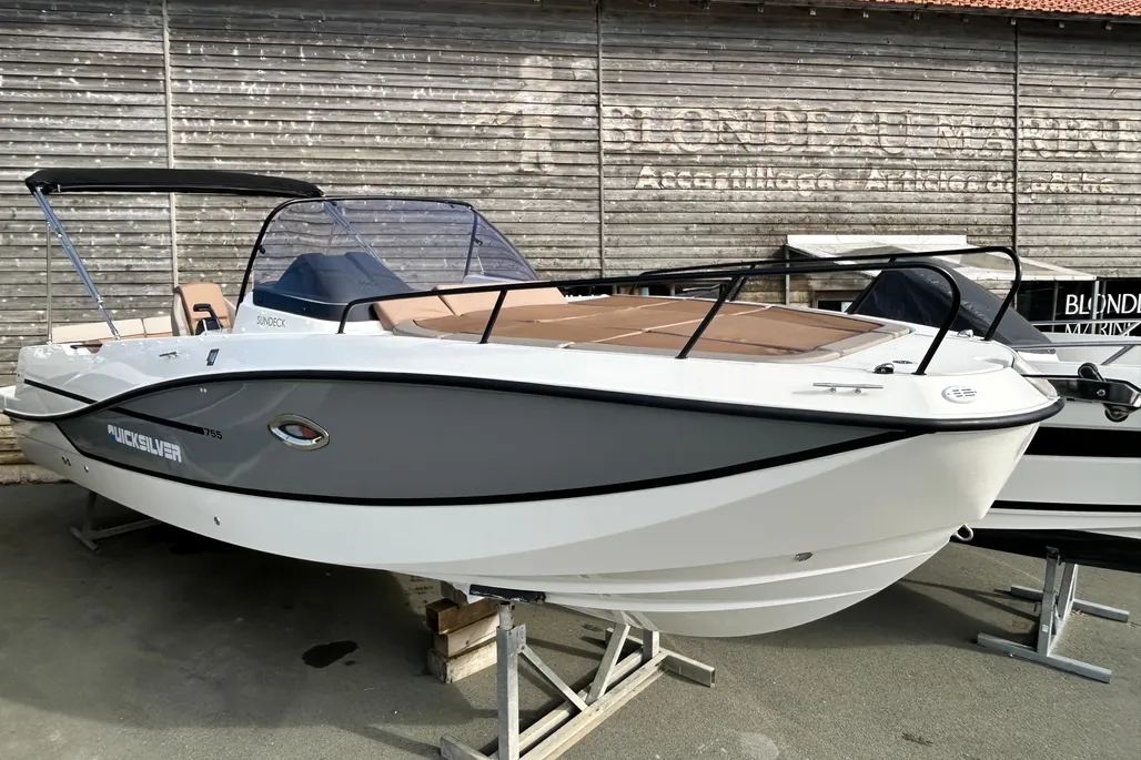 Quicksilver Activ 755 Sundeck used - photo 1