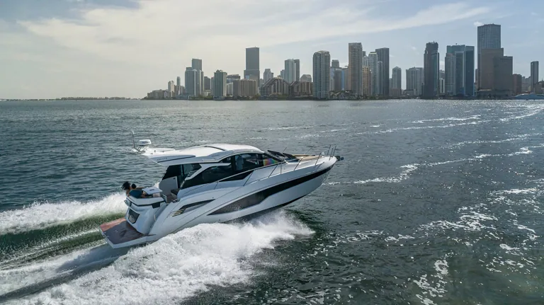 Galeon 425 HTS