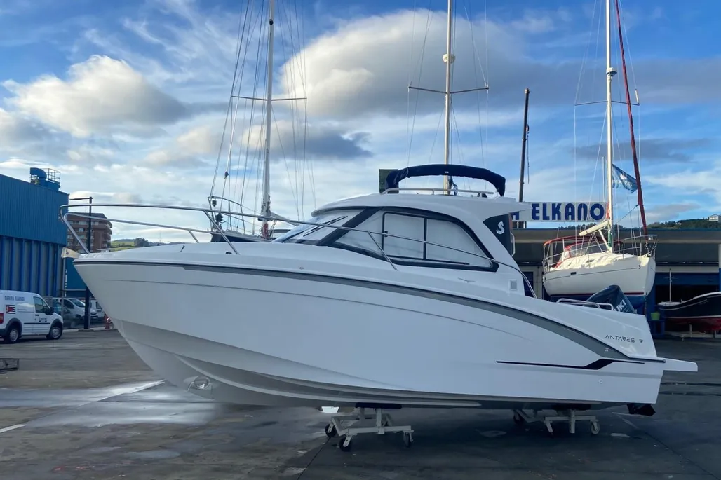 Beneteau Antares 7 usato - foto 1