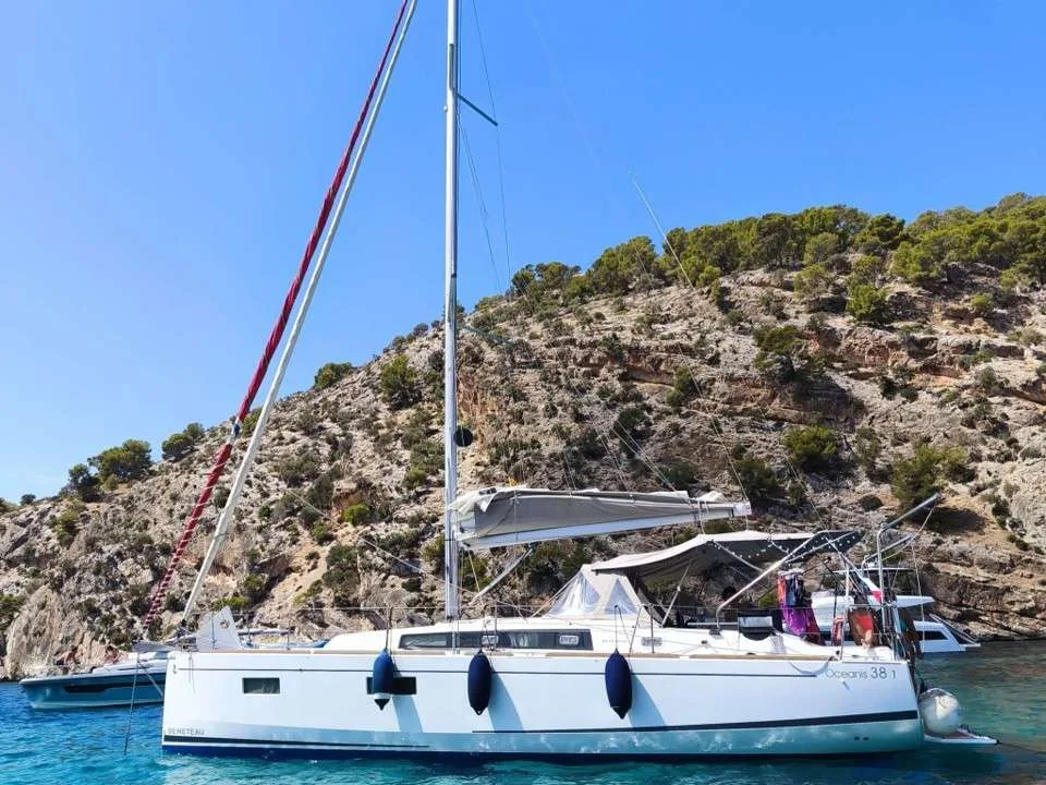 Beneteau OCEANIS 38.1 used - photo 1