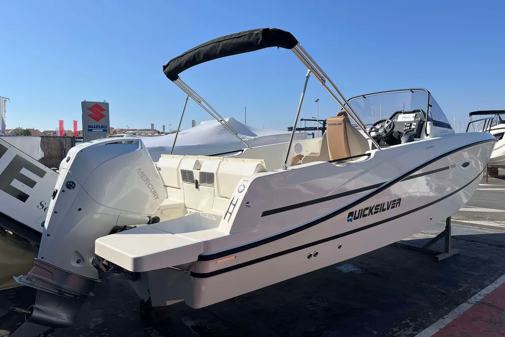 Quicksilver Activ 755 Sundeck used - photo 1