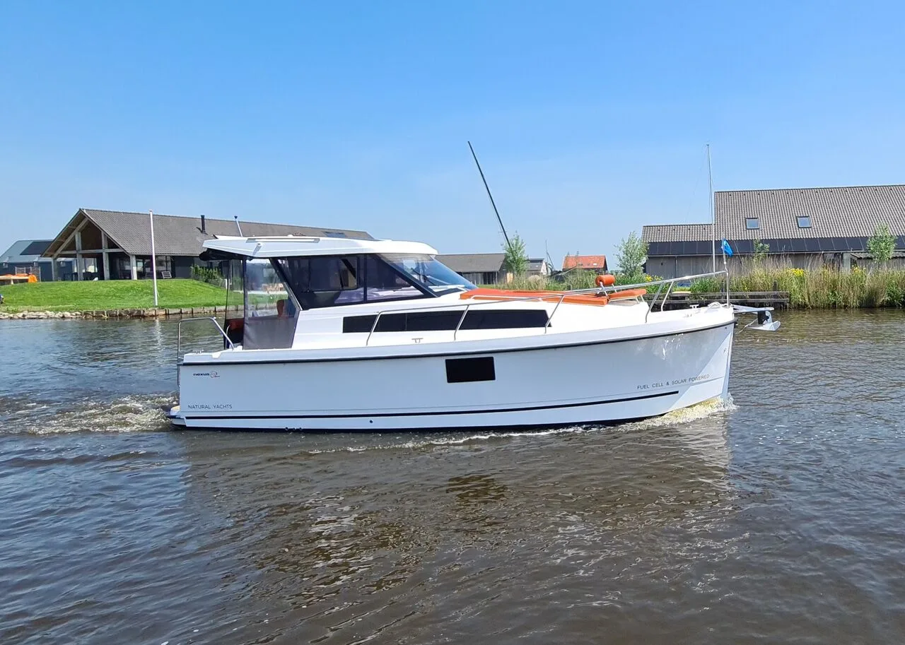 Northman Yacht Northman Nexus Revo 870 Hardtop Electric Pre-Owned used - photo 1