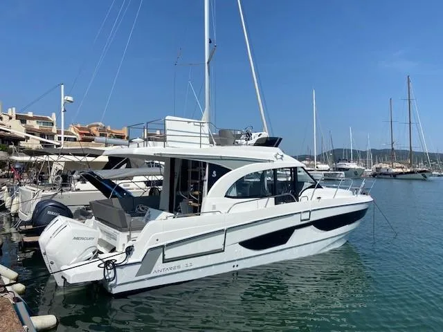 Beneteau Antares 11fly ob d'occasion - photo 1