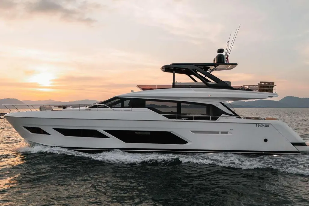 Ferretti Yachts 720 used - photo 1