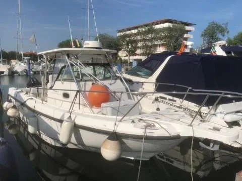 Boston Whaler 28 OUTRAGE used - photo 1