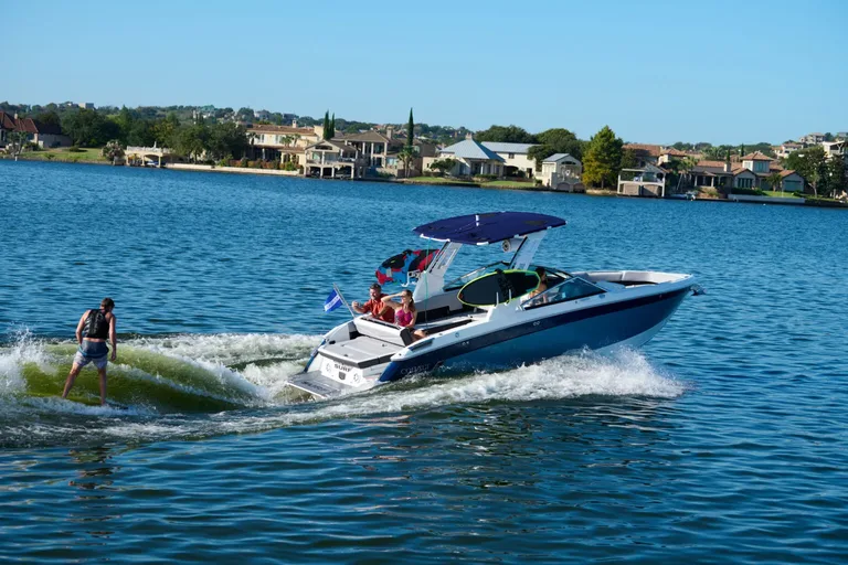 Cobalt Boats R8 Surf