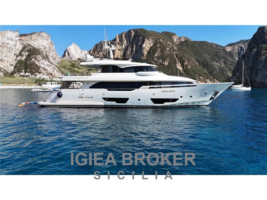Custom Line Navetta 28 used - photo 1