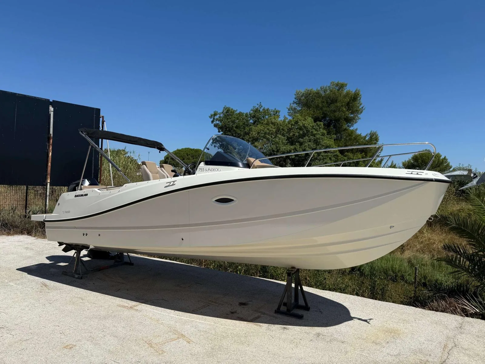 Quicksilver Activ 755 sundeck used - photo 1