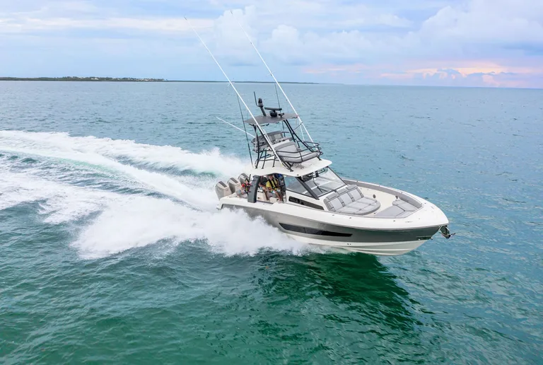 Boston Whaler 420 Outrage