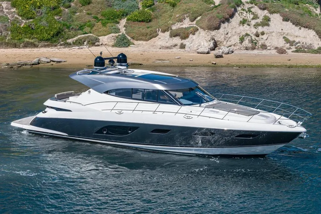 Riviera 6000 Sport Yacht Platinum Edition used - photo 1 Riviera 6000 Sport Yacht Platinum Edition used - photo 1