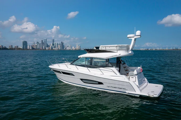 Regal Boats 38 Fly