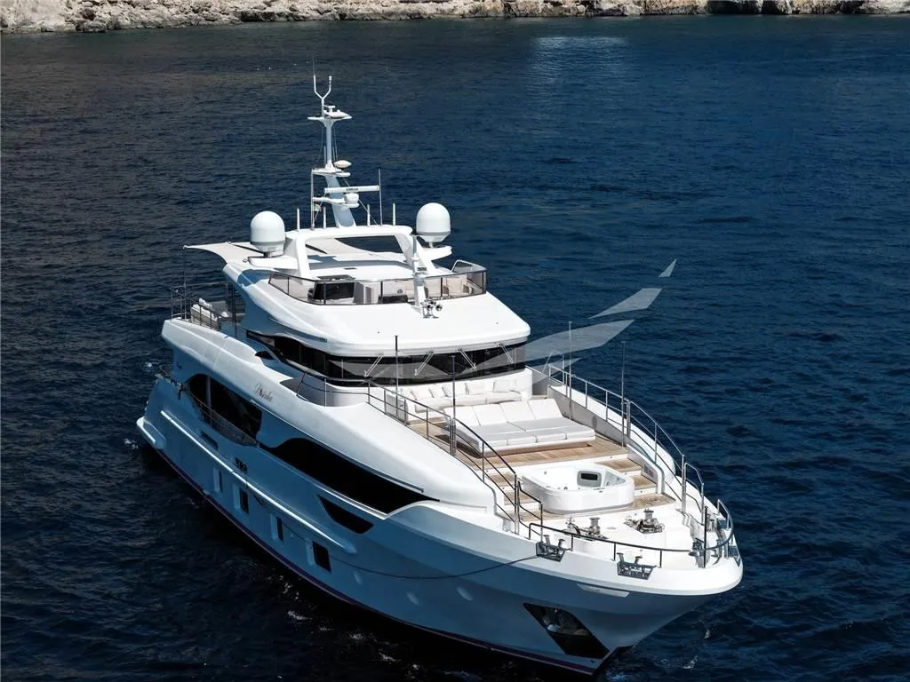 Benetti Delfino 95 usato - foto 1