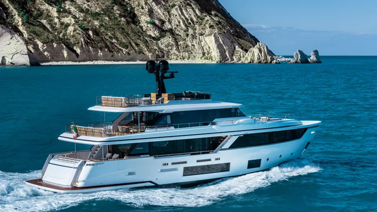 Custom Line Navetta 30