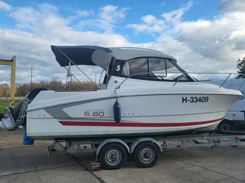 Beneteau Antares 6.8 usato - foto 1