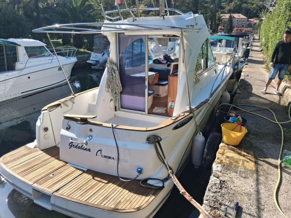 Beneteau Antares 8.8 usato - foto 1