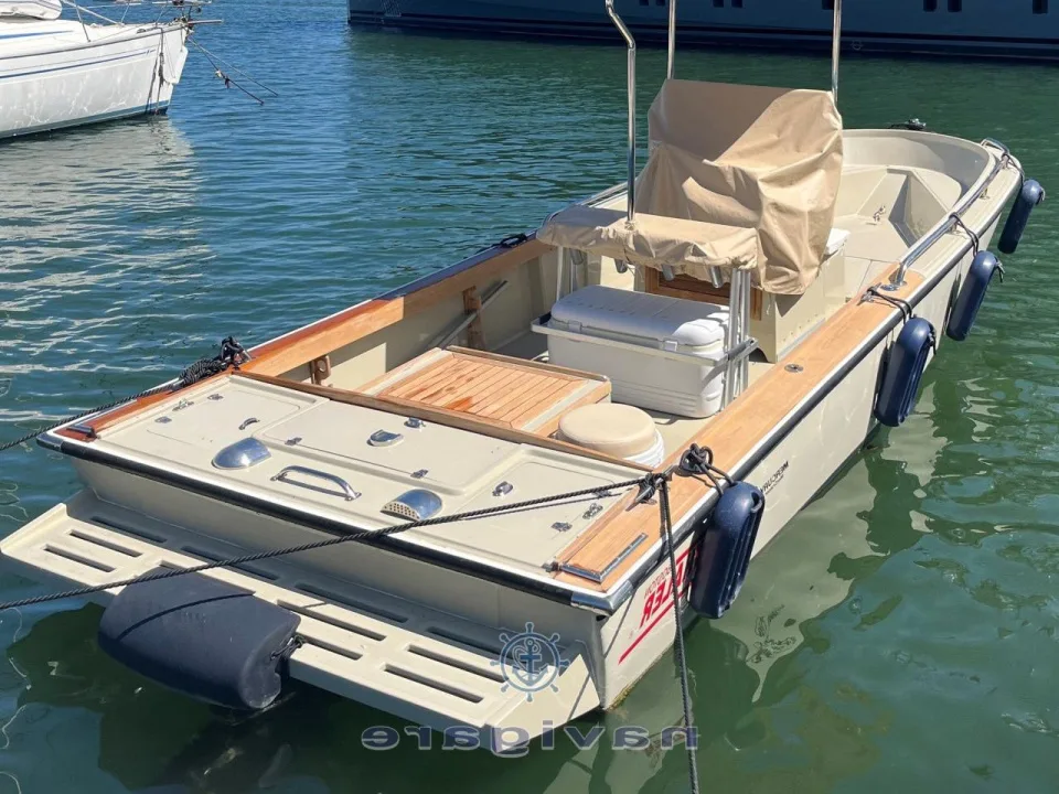 Boston Whaler 23 Outrage usato - foto 1