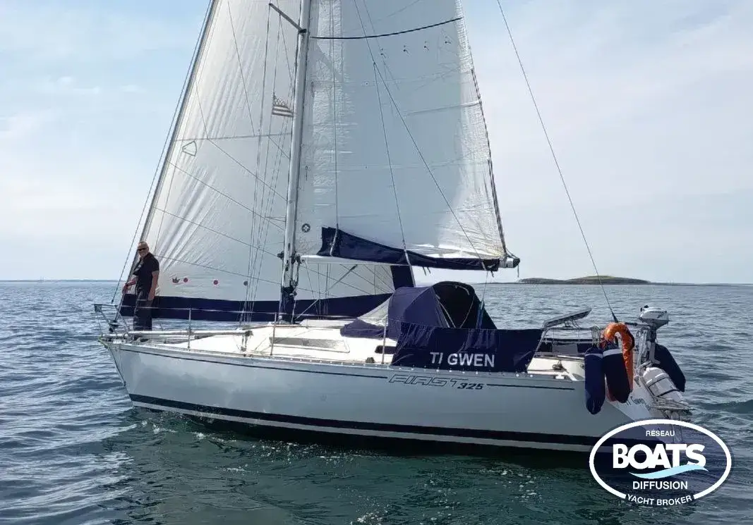 Beneteau FIRST 325 used - photo 1