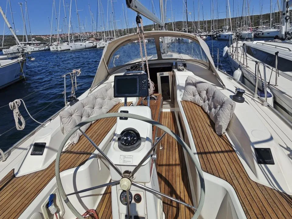 Bavaria Yachts Cruiser 33 used - photo 1
