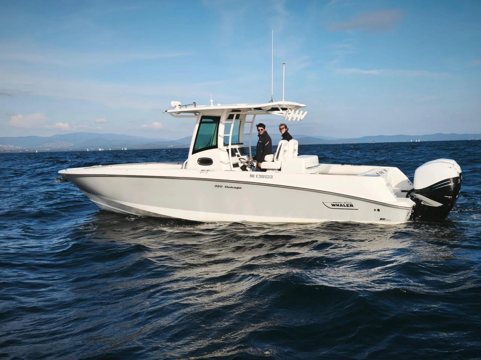Boston Whaler 320 outrage used - photo 1