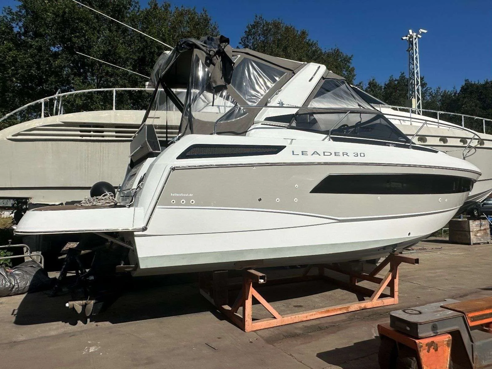 Jeanneau LEADER 30 used - photo 1
