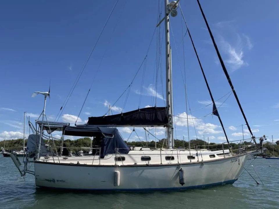 Island Packet IP35 used - photo 1