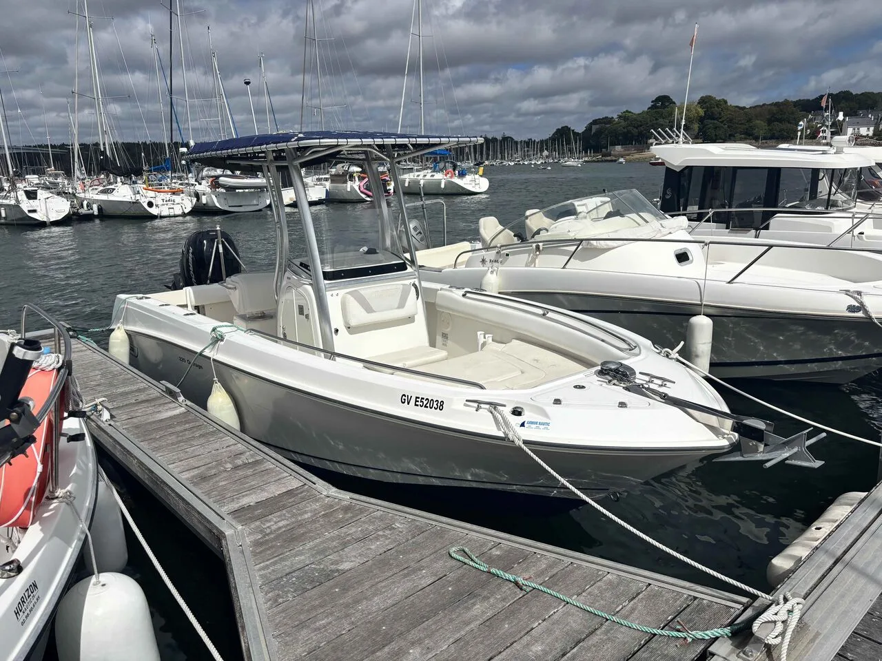 Boston Whaler OUTRAGE 220 used - photo 1