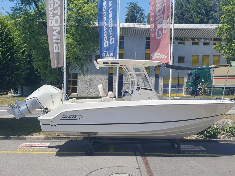 Boston Whaler 230 Outrage used - photo 1