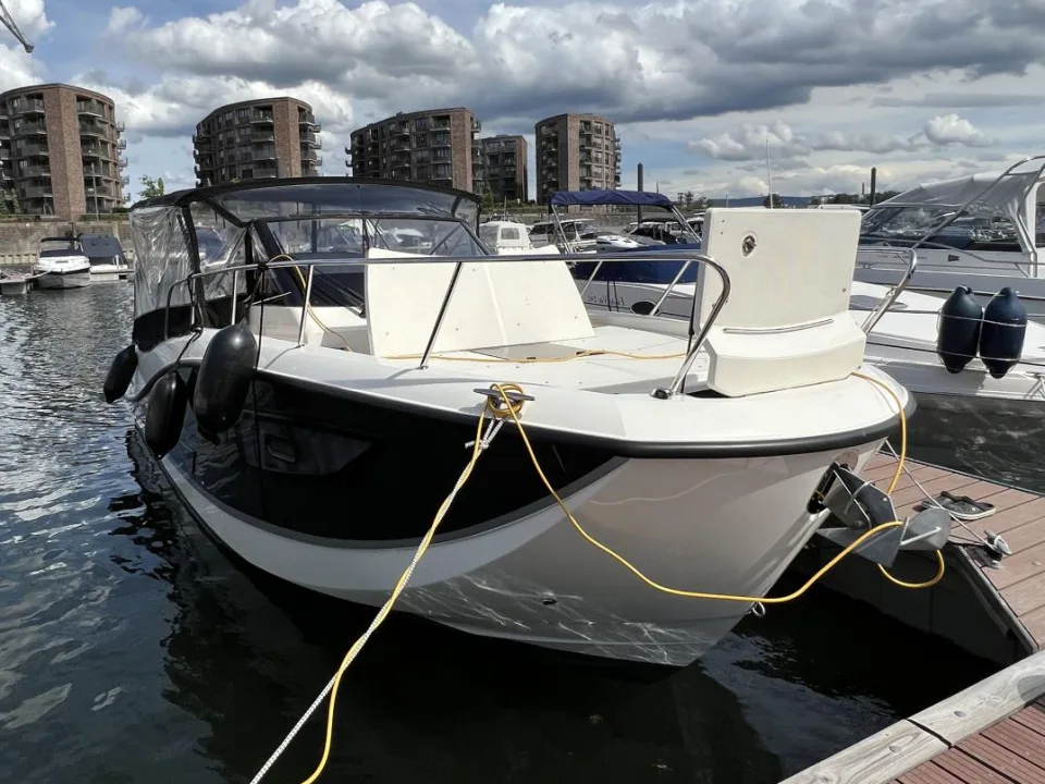 Quicksilver Sundeck 875 used - photo 1